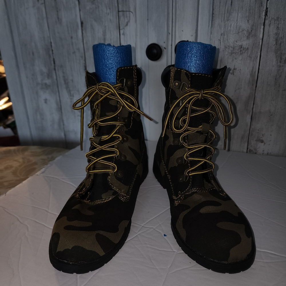 Women's Ankle Boots - Picture 5 of 8